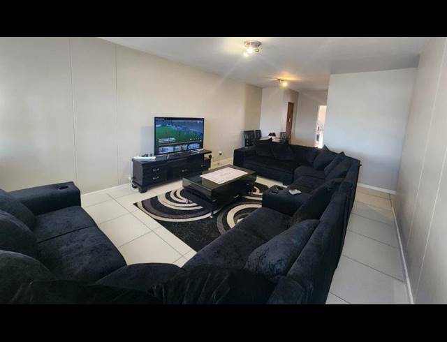 3 BEDROOM APARTMENT RENTED IN HUMEWOOD